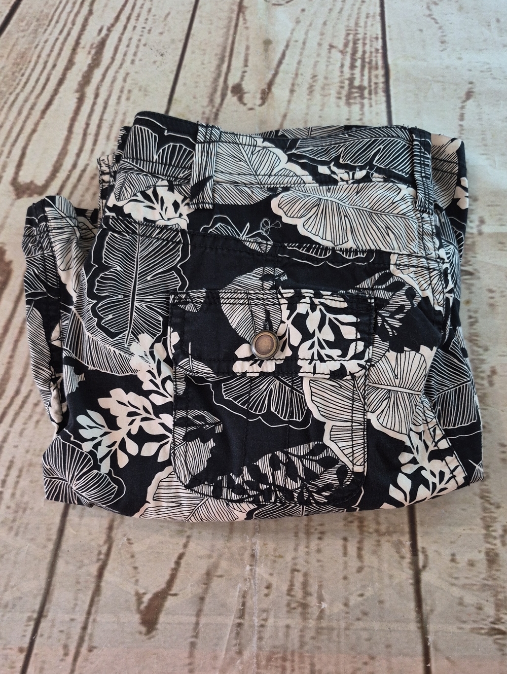 Croft & Barrow Floral Classic‎ Fit Skort Size 6
